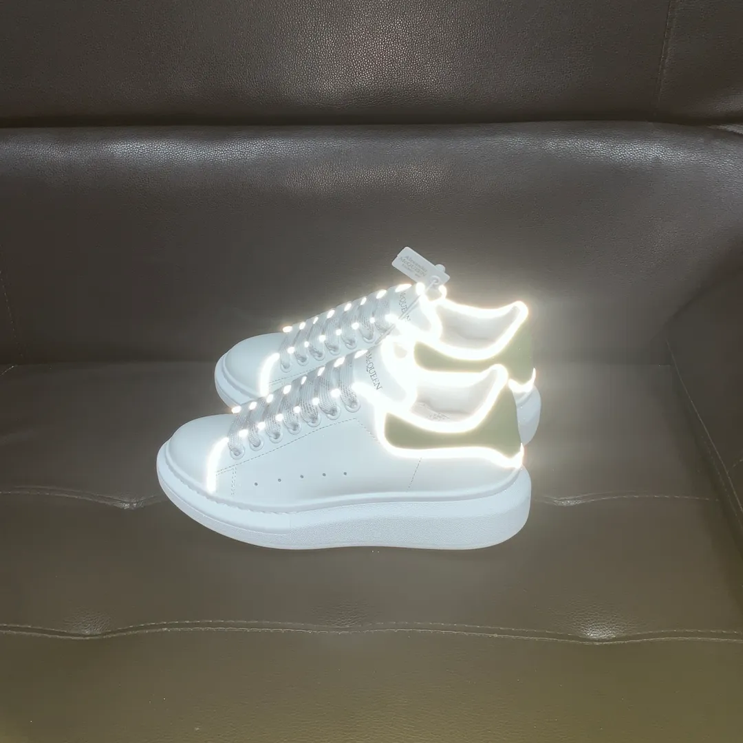 👟👟Ex-factory price 560👟👟 Professional McQueen factory. Top version. Couple style👫 Alexander McQUEEN high version has been upgraded to the highest quality again✅ 💪McQueen Spring, Summer, Autumn and Winter Top version Purchasing level✅ Recruiting national online and offline agents to join🤝 🏆Fabric: Italian imported leather, high texture, water-resistant and does not discolor, 🏆Inner: ️Grade A water-dyed sheepskin imported from Italy is dirt-resistant, sweat-absorbent, breathable and comfortable... The heel is embossed with high temperature convex and concave. 🏆 Foot pads: top-grade Italian super-soft cowhide leather 🏆 Outsole: PU original green transparent counter 1:1 🏆 Shoe box: original beige box. Plus white flip cover and double layer protection. Cloth bag, handbag. Certificate of 1:1 mold opening 4-piece set. Delivered with a pair of shoelaces. 🖕🏿🖕🏿🖕🏿You can choose any pair of shoelaces in any color of our factory. 🏆Code number: female 34-41. male 38-46. 🏆Special remarks (female size 34.40.41, male size 38.45.46 are customized and cannot be returned or exchanged) Please note when placing an order in Niuli! Win-win cooperation🤝